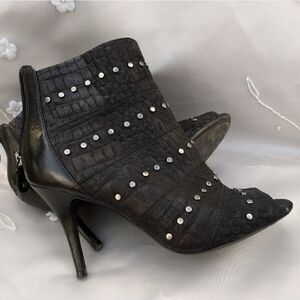 EUC CARESS Black with Silver Studs Open Toed Heeled Boots Zipper Closure Size 9